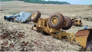 Homem morre esmagado por carregadeira em fazenda no PR
