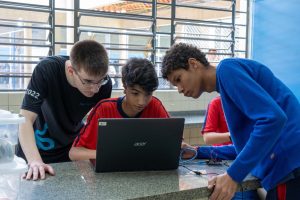 Digital e mais rápido: escolas em áreas rurais ganham internet por fibra ótica