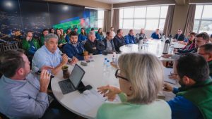 Governo e entidades alinham atendimento a produtores afetados pelas enchentes
