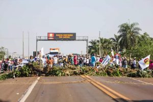 Manifestantes bloqueiam BR-163 no MS