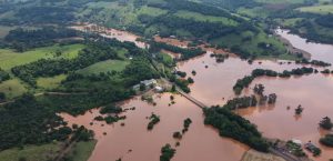 Nova lei acelera repasse aos municípios afetados por desastres no Paraná