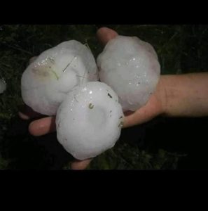 Morte por raio, vendaval e granizo: tempestades causam destruição no PR
