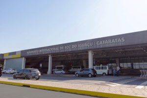 Ovos de espécie não identificada são apreendidos no aeroporto de Foz