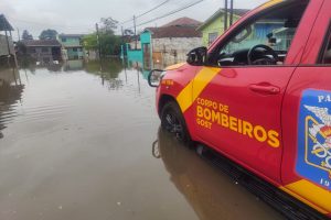 Sanepar e Copel monitoram fornecimento; áreas alagadas dificultam acesso