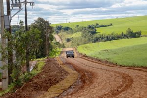 Linha de crédito vai possibilitar recuperação de estradas rurais afetadas pelas chuvas no PR