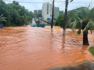 Sem trégua, acumulados de chuva passam de 200 mm em várias cidades do PR