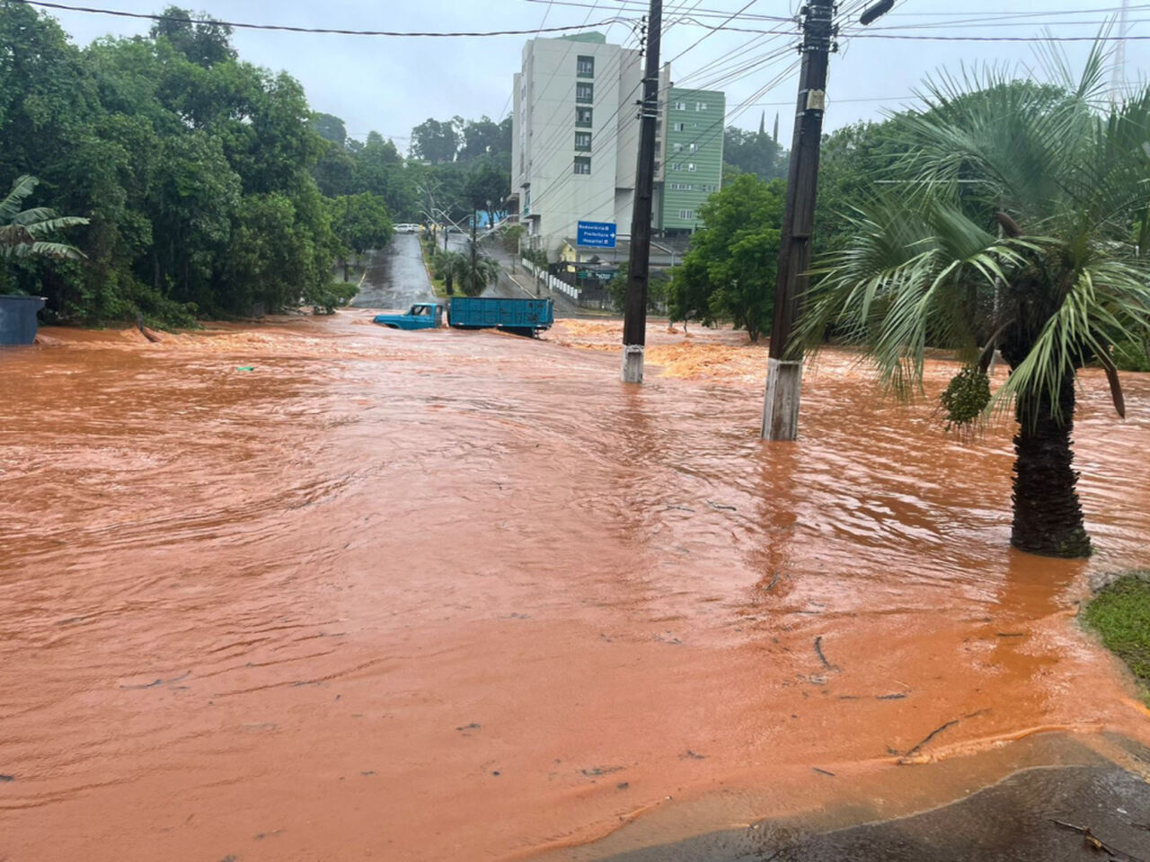 Tá garoando lá fora 🌧️ #tagaroandolafora #chuva #mate #mateamargo #ga