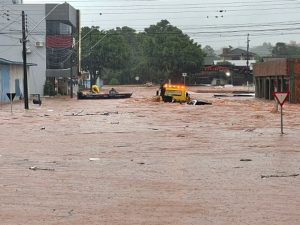 Com cidade embaixo d’água, Dois Vizinhos decreta situação de emergência
