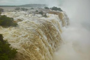 Por segurança, passarela das Cataratas do Iguaçu é fechada
