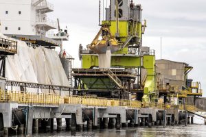 Porto de Paranaguá recebe carga recorde de fertilizante