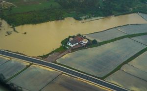 Chuvas fortes atingem mais de 100 cidades em SC, 60 decretaram situação de emergência