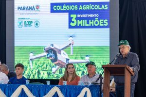 Colégios agrícolas do Paraná recebem drones, tablets e equipamentos tecnológicos