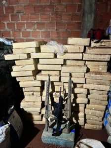 Chiqueiro do crime: toneladas de drogas, fuzis e munições estavam escondidos em propriedade rural no Oeste do PR