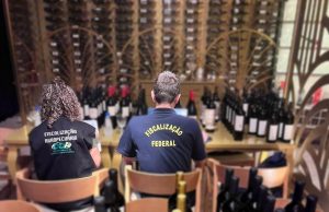 Comércio de vinhos contrabandeados é alvo de fiscalização em restaurantes gaúchos