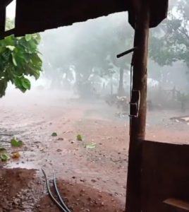 Moradores registram temporal com granizo em municípios paranaenses