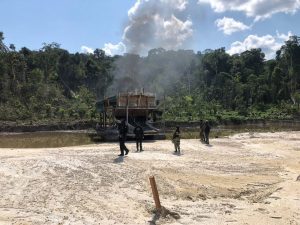 Acampamentos de garimpo ilegal são destruídos durante operação