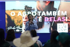 O agro também é delas: Sirlei Benetti destaca a importância do papel da mulher em palestra no Dia de Campo UNIGUAÇU