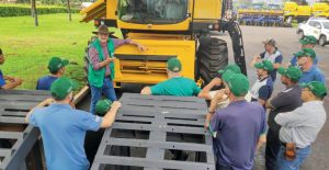 Atenção, atenção! Máquinas agrícolas sem limpeza adequada não podem entrar no Paraná