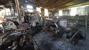 Incêndio atinge barracão e destrói maquinários agrícolas