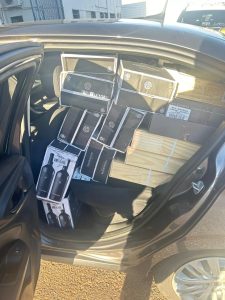 Mais de 400 garrafas de vinho são apreendidas em carro alugado