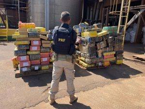 3 toneladas de maconha são encontradas em meio a carga de milho