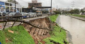 Porto Alegre decreta situação de emergência após temporal