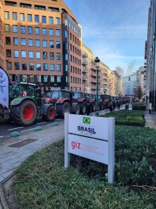 Protestos na Europa: mortes trágicas, bloqueios de estradas e confrontos pela competição com o Brasil