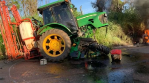 2 mortos e 2 feridos em acidente com trator em rodovia