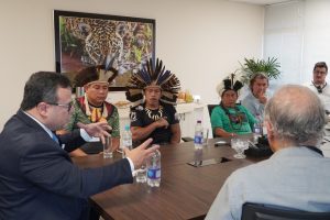 Itaipu recebe comunidades indígenas para tratar de reposição de terras