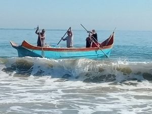 Casal de pescadores que perdeu barcos e redes em incêndio retoma atividade com ajuda do Estado de SC
