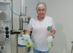 Com acesso à políticas públicas produtora montou agroindústria