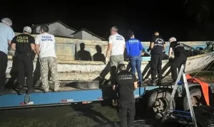 “Cerca de 25 pessoas estavam a bordo da embarcação com corpos em decomposição”, diz PF