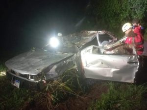 Motorista e passageiro morrem após ter carro arrastado pela água