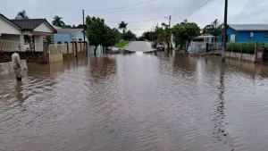 Chuva forte causa alagamentos no RS