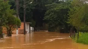 Chuvas causam deslizamentos e alagamentos em SC