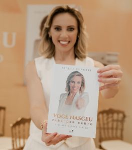Jornalista Sirlei Benetti lança seu primeiro livro em Cascavel
