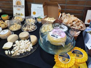 Associação dos Produtores de Queijo Artesanal do Sudoeste recebe Menção Honrosa da Alep
