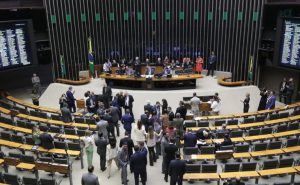 Congresso derruba vetos e registro de defensivos agrícolas fica com o Mapa