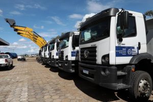 MT entrega 30 caminhões para transporte de produtos da agricultura familiar