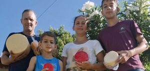 Casal deixa trabalho na cidade para investir em agroindústria