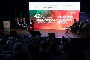 Municípios buscam soluções para agropecuária em congresso