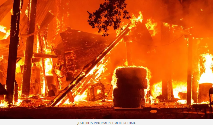 Imagens impressionantes mostram incêndio gigantesco na Califórnia