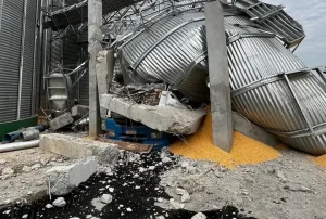 Tragédia: Silo desaba e mata motorista de caminhão