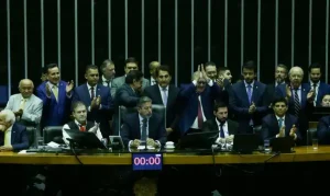 Câmara aprova texto-base da reforma tributária e inclui carne na lista da isenção