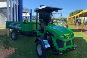 Trator elétrico desenvolvido na Unioeste promove tecnologia sustentável no campo
