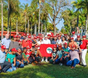 MST pede a Lula regularização da situação de 100 mil acampados