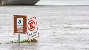 Enchente e granizo atingem mais de 3 mil moradias no Sul