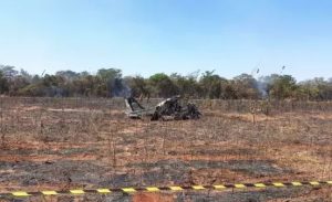 Avião agrícola cai e mata duas pessoas
