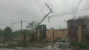 Microexplosão com vento destrutivo atinge cidade no Sul