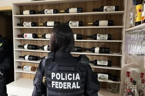 Polícia Federal realiza operação contra o contrabando de vinhos
